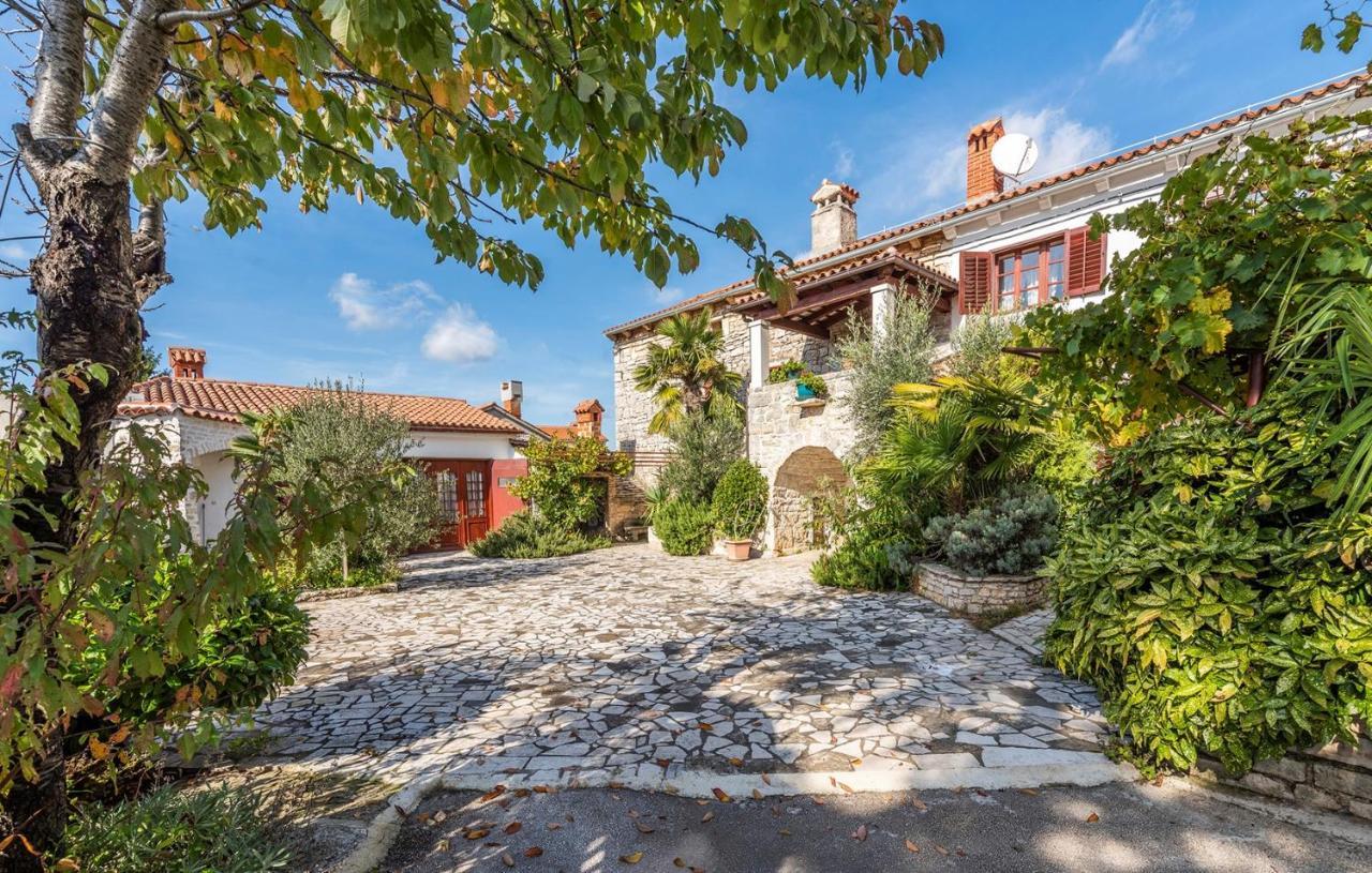 House Peresiji Ξενοδοχείο Δωμάτιο φωτογραφία